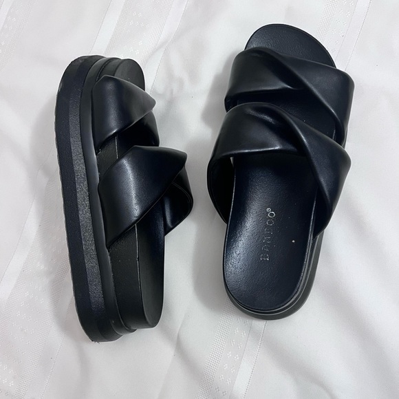 Black platform sandals - Picture 2 of 4